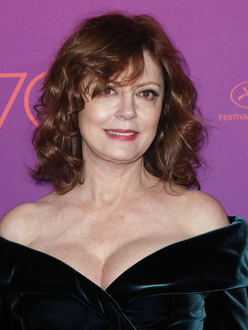 FOTO / "Bunicuţa" în forţă, cu "bijuteriile" expuse! Susan Sarandon a făcut furori la 70 de ani, la Cannes