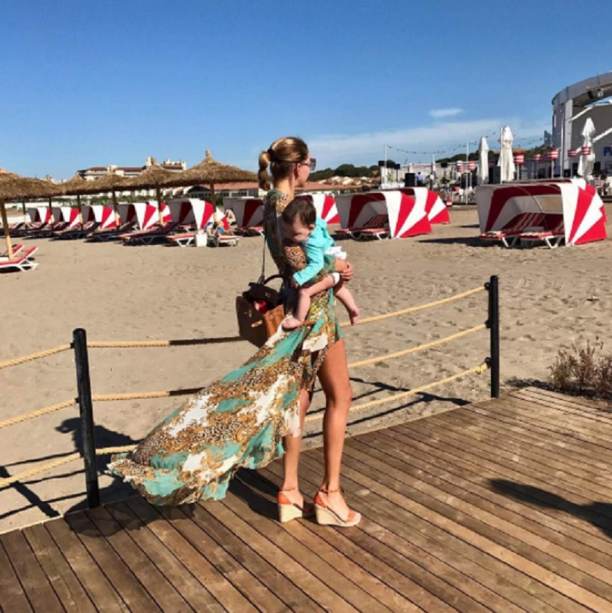 FOTO / Victor Slav şi Bianca Drăguşanu, acuzaţi că nu-i cumpără Sofiei lucruri scumpe! "Ce cărucior ieftin!"