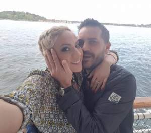 FOTO / E oficial! Rocsana Marcu şi Bogdan Diaconu formează o relaţie! Cei doi îndrăgostiţi au plecat într-o vacanţă romantică