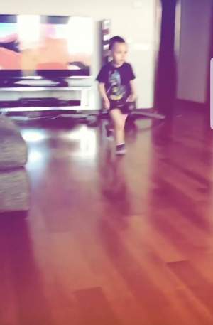 VIDEO / Dominic "loveşte" din nou! Uite ce figuri de dans are fiul cel mare al Antoniei şi al lui Alex Velea
