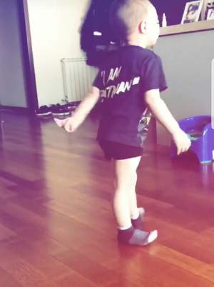 VIDEO / Dominic "loveşte" din nou! Uite ce figuri de dans are fiul cel mare al Antoniei şi al lui Alex Velea