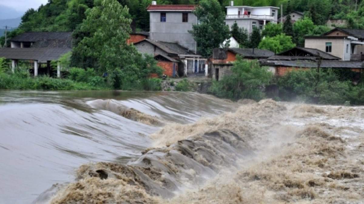 COD PORTOCALIU de inundaţii în România! Care sunt zonele pe care trebuie neapărat să le eviţi