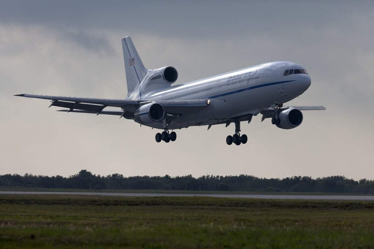 VIDEO / Panică pe aeroport! Un avion plin cu pasageri a luat FOC