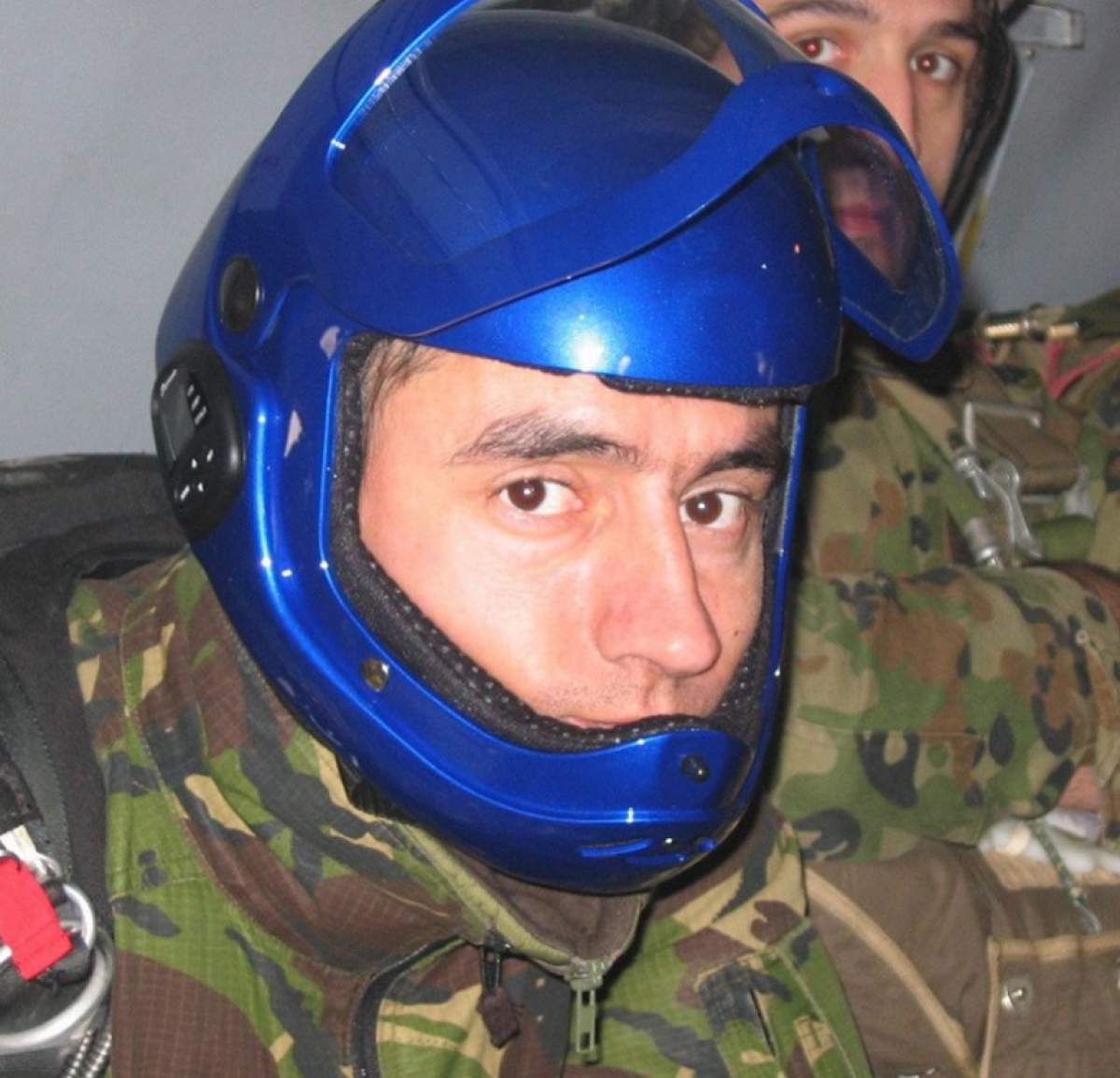 Militar buzoian, mort în timpul unui salt cu paraşuta! Acasă îl aşteptau soţia şi un copil