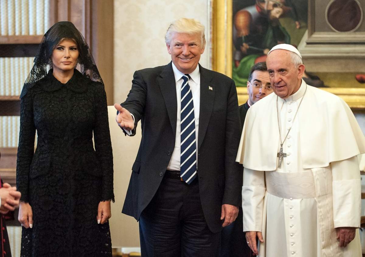 FOTO / Melania Trump a fost luată peste picior de Papa Francisc! Ce întrebare i-a fost adresată? Răspunsul face ocolul lumii
