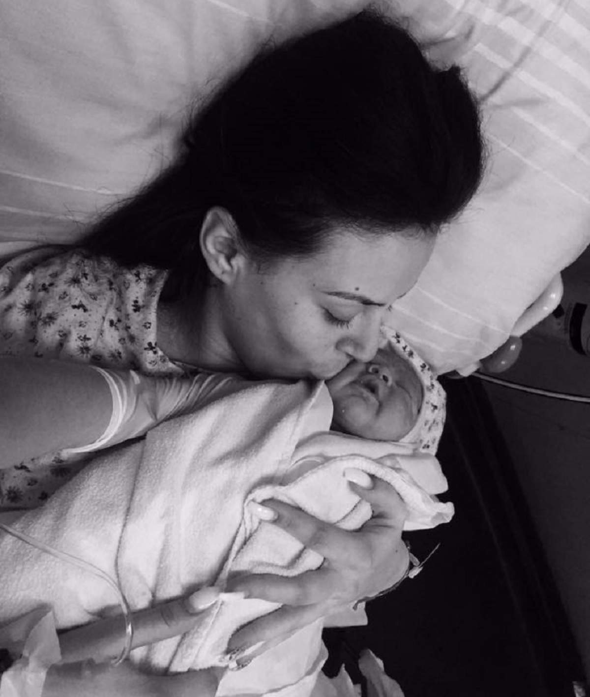 FOTO / La un an jumate de când a născut, Daniela Stan s-a pozat cu bebeluşul şi a făcut anunţul: "Să fie la fel de bună și cuminte..."