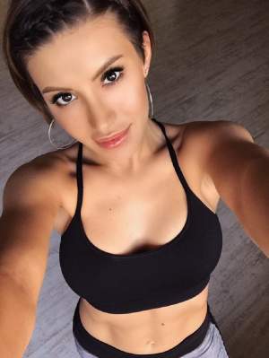 FOTO / Nicoleta Nucă se mândreşte cu noul ei bust! Cum arată sânii artistei, de când şi-a pus silicoane