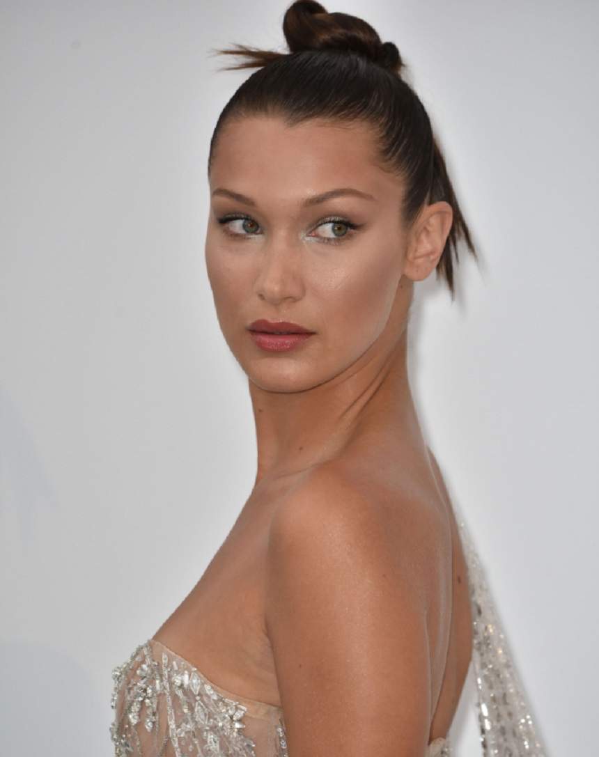 FOTO / Bella Hadid a comis-o din nou! A păşit cu părţile intime la vedere pe covorul roşu