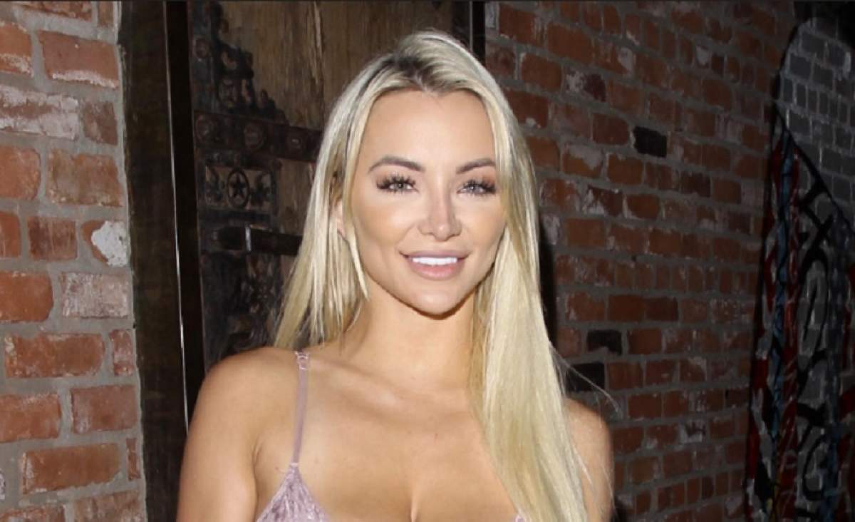 FOTO / Lindsey Pelas, cu sânii pe afară la un eveniment monden! Fotografii au surprins exact ce trebuie