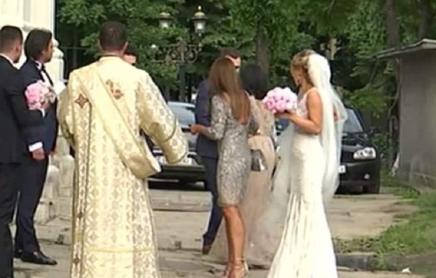 VIDEO / Oana versus Delia Matache! Ce rochie de mireasă îţi place mai mult?
