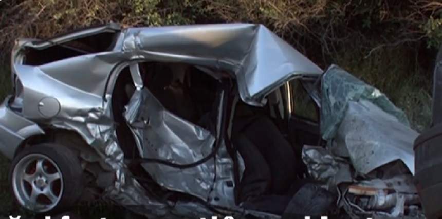 VIDEO / Tragedie pentru doi părinţi! Ambii copii au murit într-un accident rutier groaznic