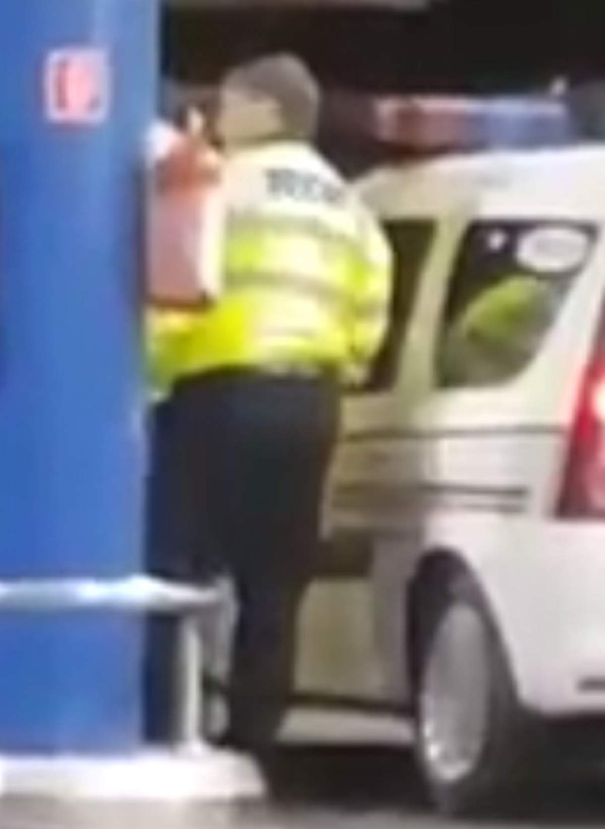 VIDEO / Poliţişti filmaţi într-o ipostază ruşinoasă, în timpul serviciului! 