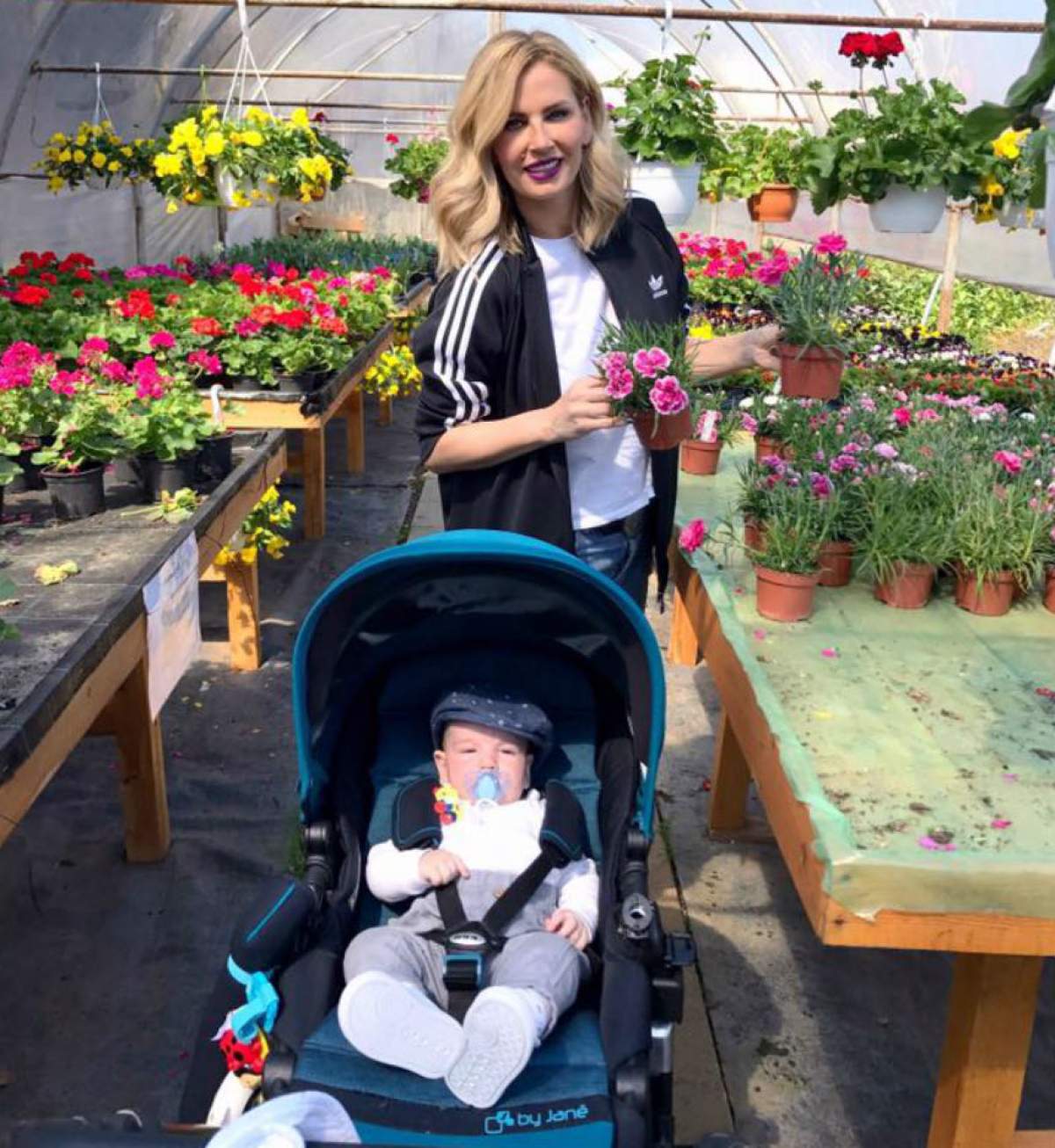 VIDEO / Cine e naşa fiului Andreei Bănică! LEGĂTURA NEŞTIUTĂ dintre băiatul artistei şi fiul lui Cristi Borcea