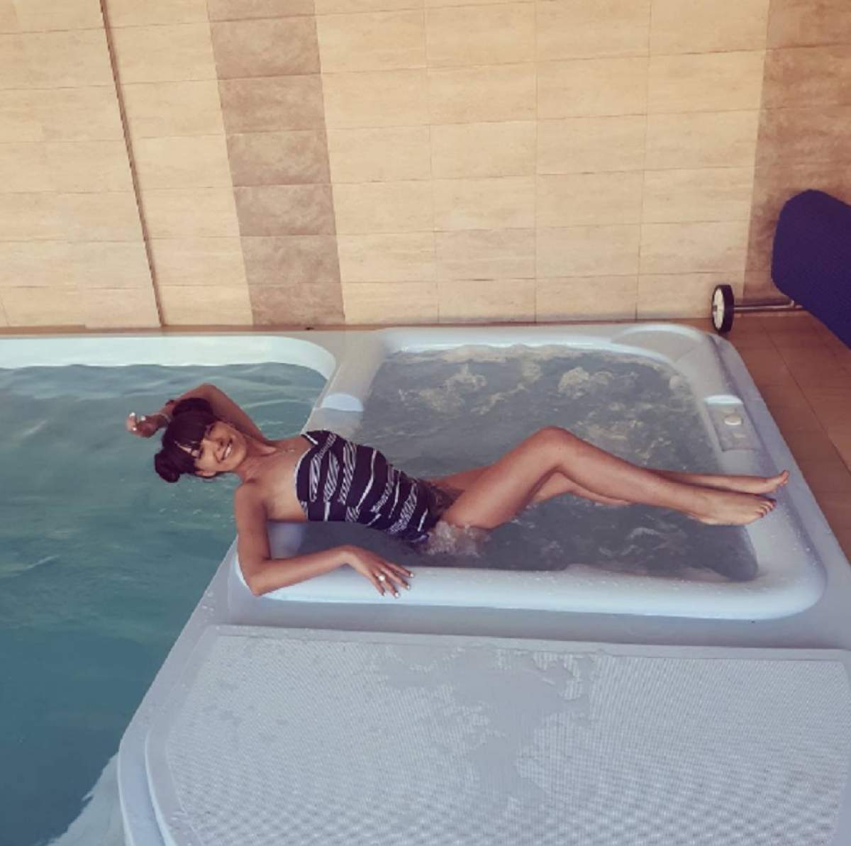 FOTO / Denisa Nedelea, fostă concurentă la MPFM, interzis de sexy la piscină! Ce forme are!