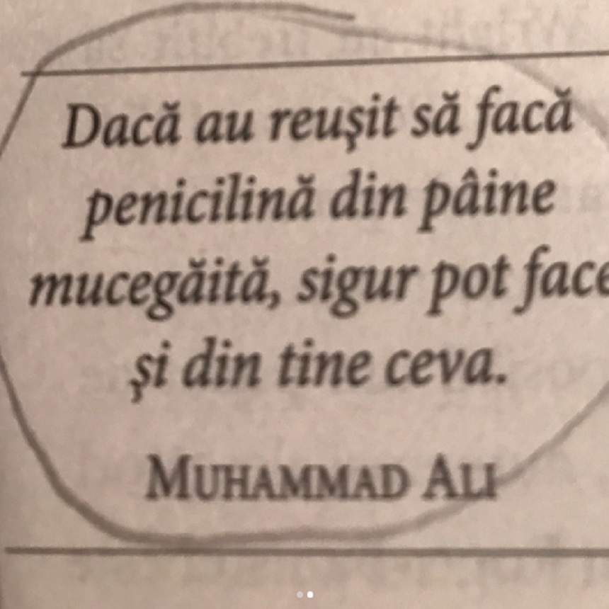 FOTO / După ce s-a împăcat cu Ilie Năstase, Brigitte Sfăt s-a pus cu burta pe carte! Uite ce citeşte