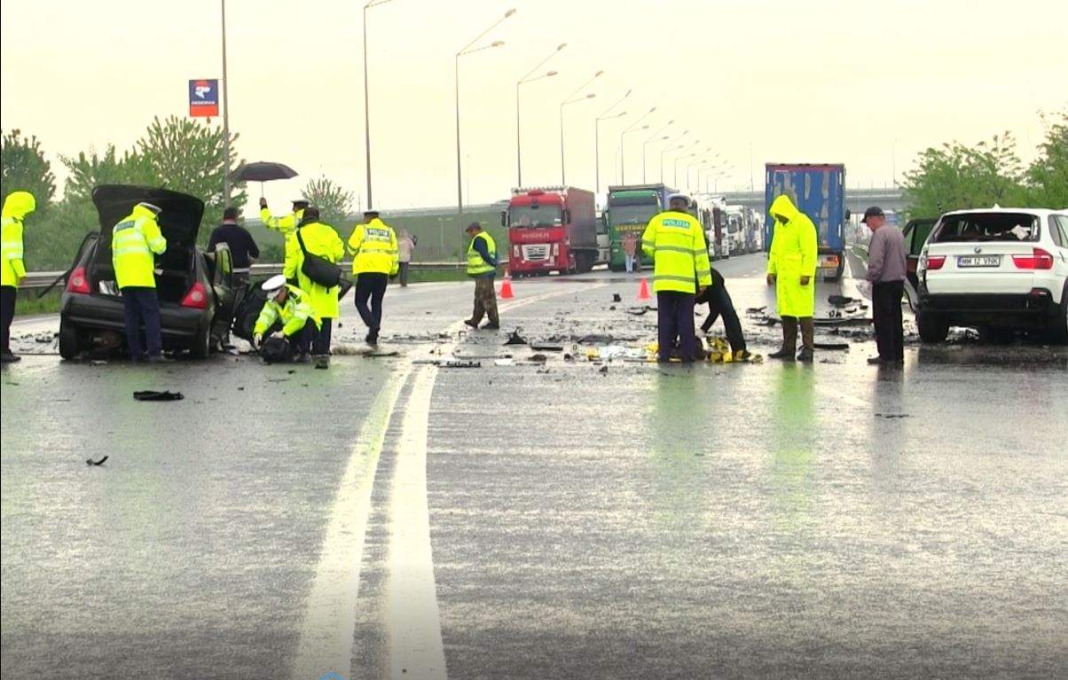 FOTO / IMAGINILE GROAZEI! O fată de 18 ani care abia își luase permisul a MURIT pe loc, după ce a făcut accident cu un SUV