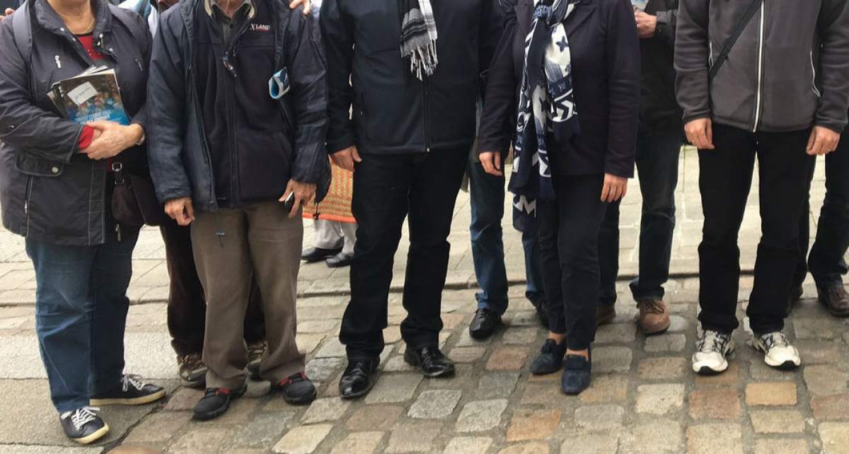 FOTO / Clipe tragice! Un parlamentar a murit în timpul unei reuniuni politice! S-a prăbuşit pe scenă, în plin discurs