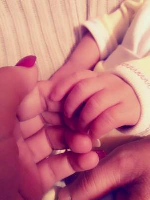 FOTO / Bianca Roman s-a pozat cu fetiţa ei nou-născută! Fosta ispită este de NERECUNOSCUT acum