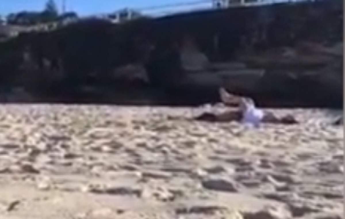 VIDEO / Cuplu filmat în timp ce întreţinea relaţii intime pe plajă: "Fac sex în faţa mea"