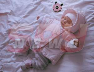 FOTO EXCLUSIV / Primele imagini cu fetiţa Danei Roba! Aşa arată micuţa la două luni de la naştere