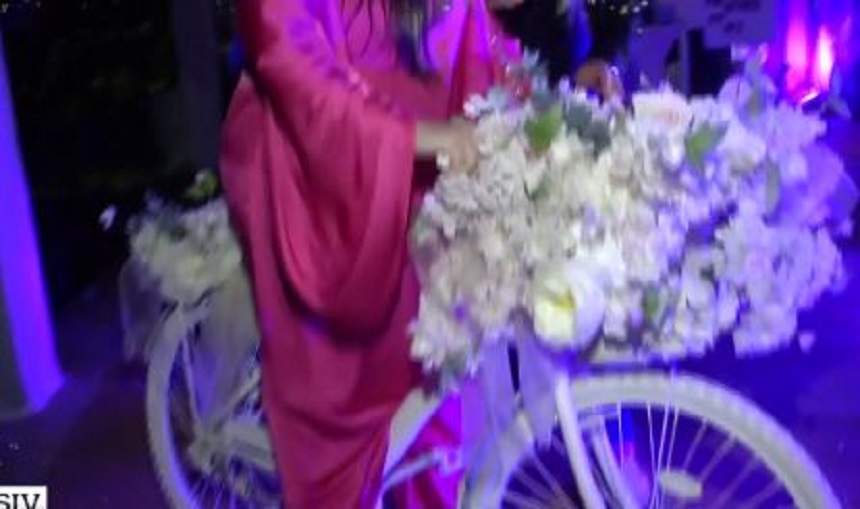 VIDEO / Ce a făcut Oana Roman când a văzut bicicleta la botezul Sofiei! A fost scena evenimentului