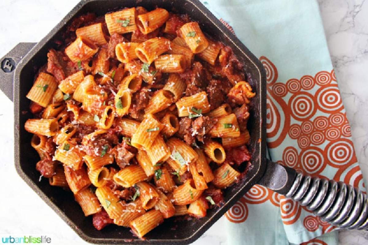 O să te îndrăgosteşti de acest preparat! Rigatoni cu sos italian