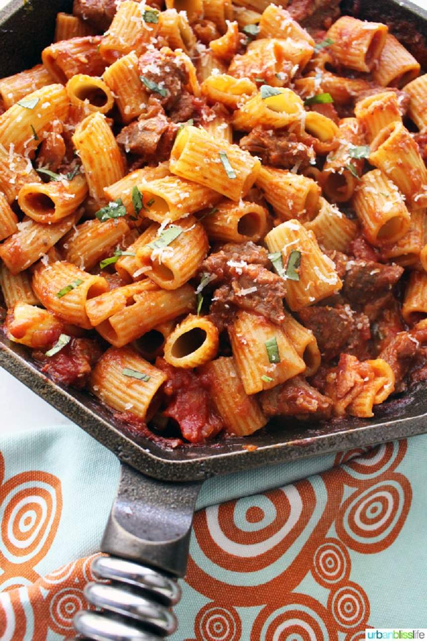 O să te îndrăgosteşti de acest preparat! Rigatoni cu sos italian