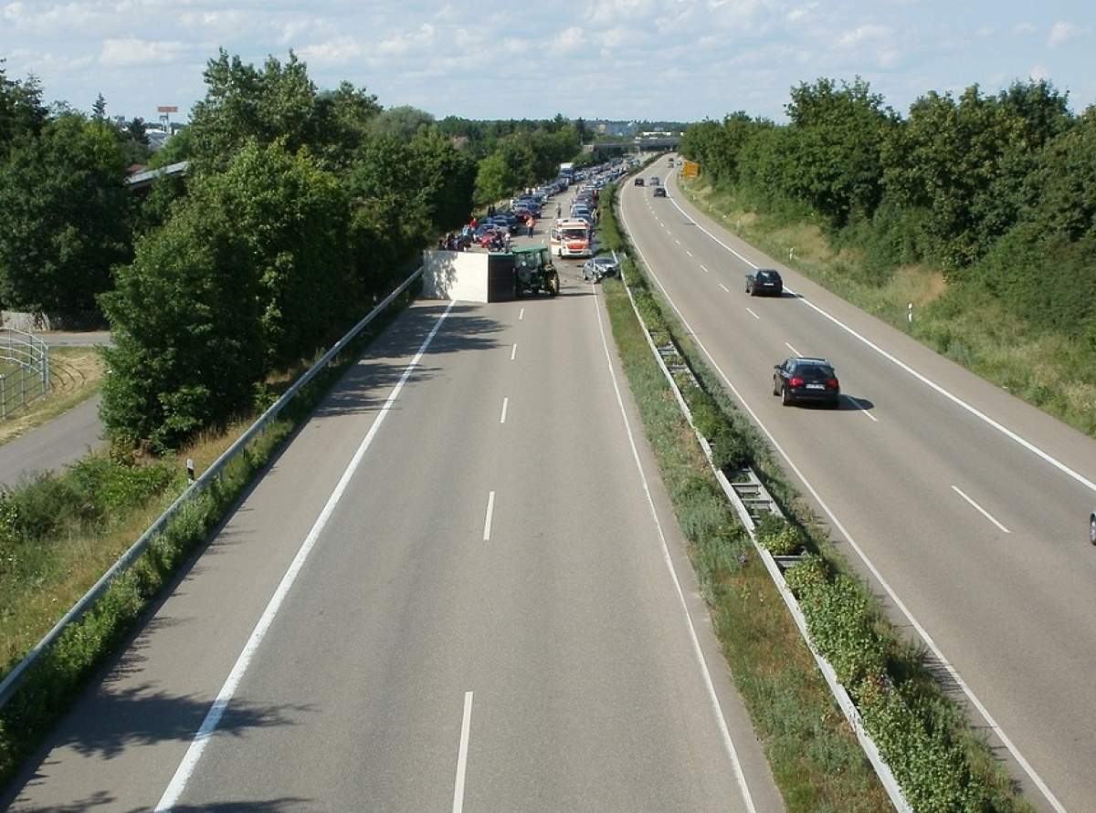 Accident cu 30 de mașini pe o autostradă din Germania