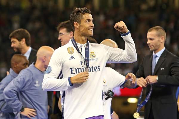Ce veste!!! Cristiano Ronaldo a devenit tată de gemeni!