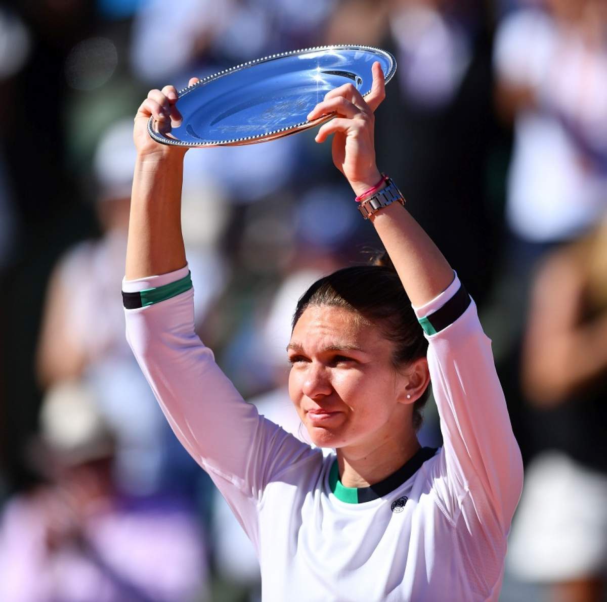 VIDEO / Simona Halep a ajuns în România după eşecul de la Roland Garros! Primele declaraţii ale tenismenei