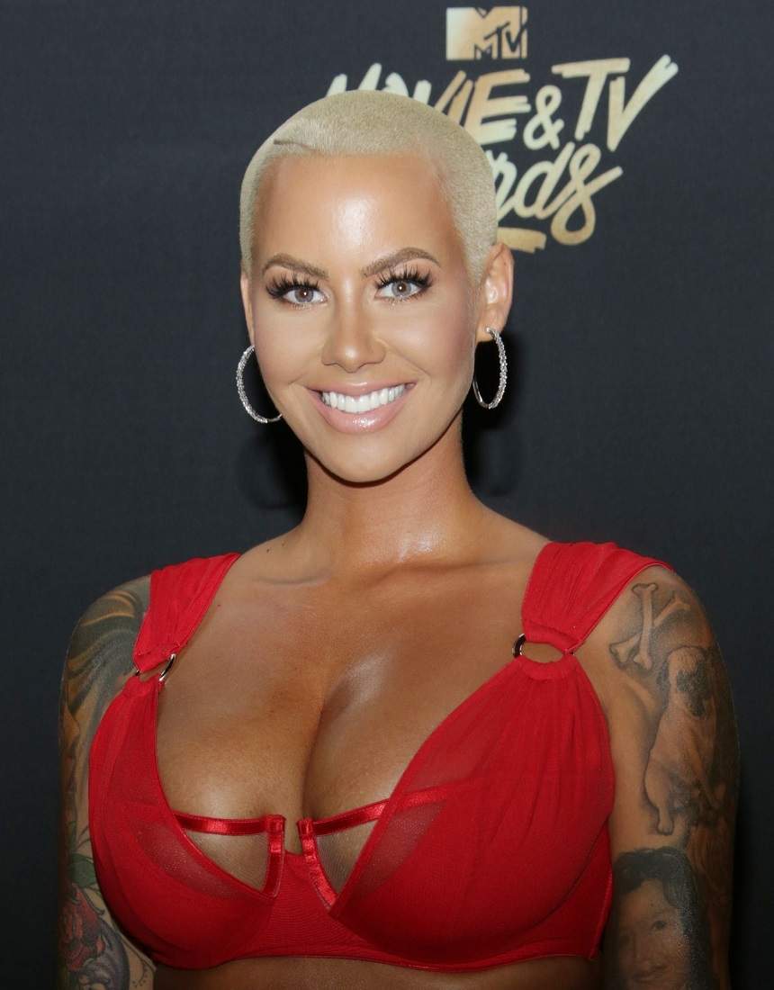 FOTO / Cu "veveriţa" coafată la vedere! Amber Rose, imagine INCREDIBIL de PORNO