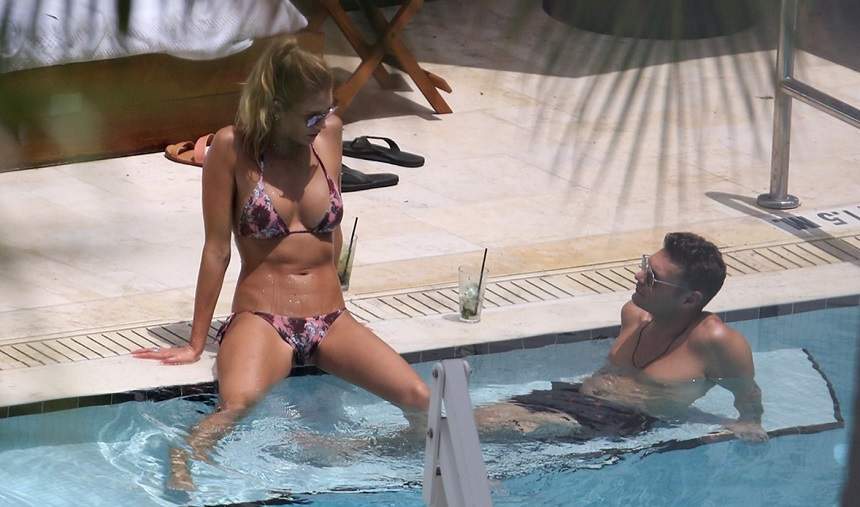 FOTO / Show la piscină! Un cunoscut model s-a aşezat în toate poziţiile, iar paparazzii au surprins tot