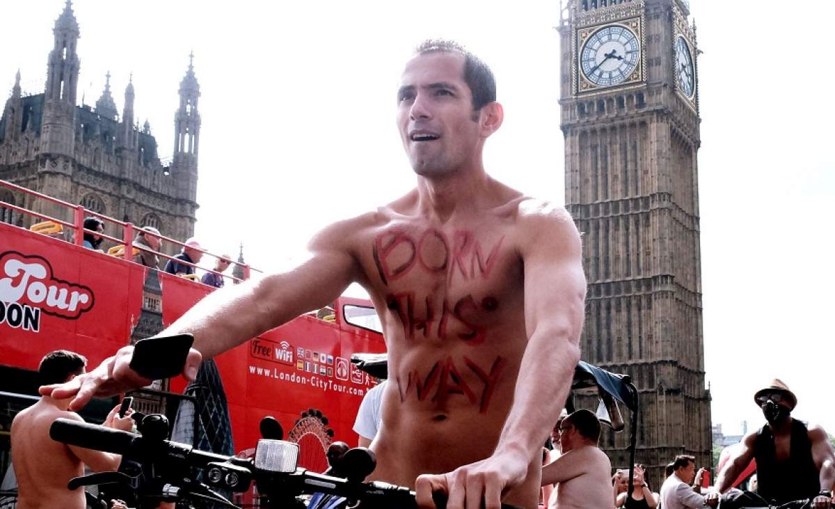 FOTO & VIDEO / Sute de biciclişti au pedalat în pielea goală în Londra! Imaginile fac ocolul lumii
