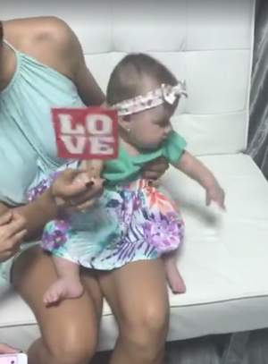 FOTO / Scandalos! Larisa Munteanu, cu fiica de numai câteva luni la estetician! "Bebe, facem buziţe?"