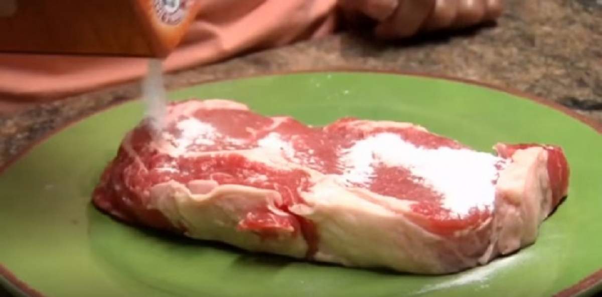 Ce se întâmplă dacă pui bicarbonat de sodiu pe carne?! Este secretul bucătarilor
