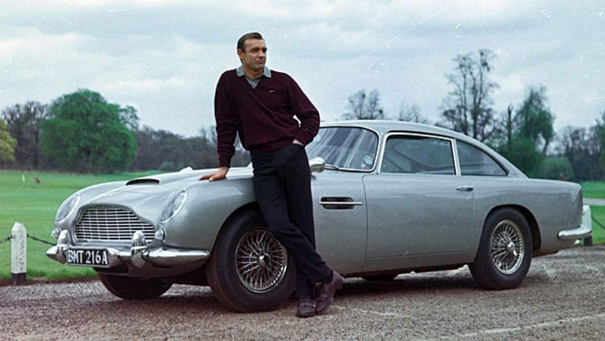 VIDEO / Ce au făcut nişte români din Anglia cu bolidul lui James Bond! Lumea a rămas mască