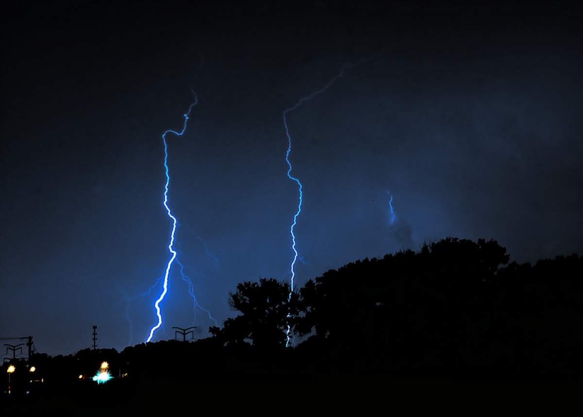 AVERTIZARE METEO! Se întoarce vremea rea. Cod GALBEN de ploaie însoțită de descărcări electrice și grindină