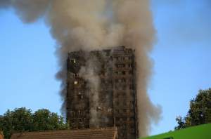 UPDATE: VIDEO / Bilanţul victimelor incendiului uriaş din Londra! Peste 70 de persoane rănite, dintre care 20 în stare gravă