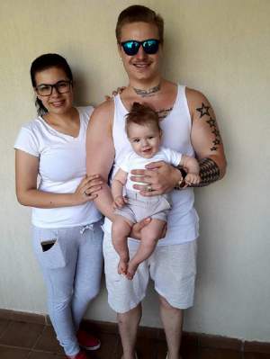 FOTO / Sărbătoare în familia a doi foşti concurenţi la "Mireasă pentru fiul meu"! Fiul lor a împlinit cinci luni