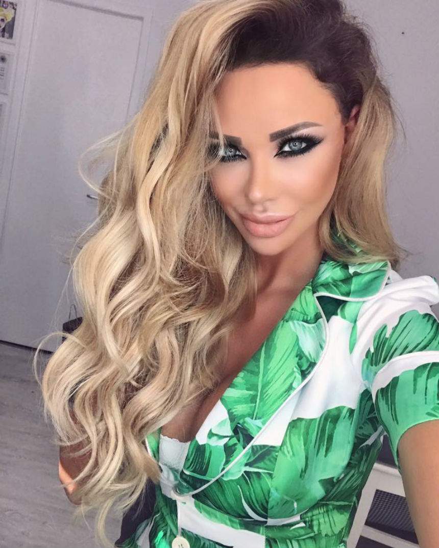 Bianca Drăguşanu s-a pozat cu abdomenul plat la vedere, după ce a spus că vrea să mai slăbească 10 kilograme! "Eşti prea scheletică"