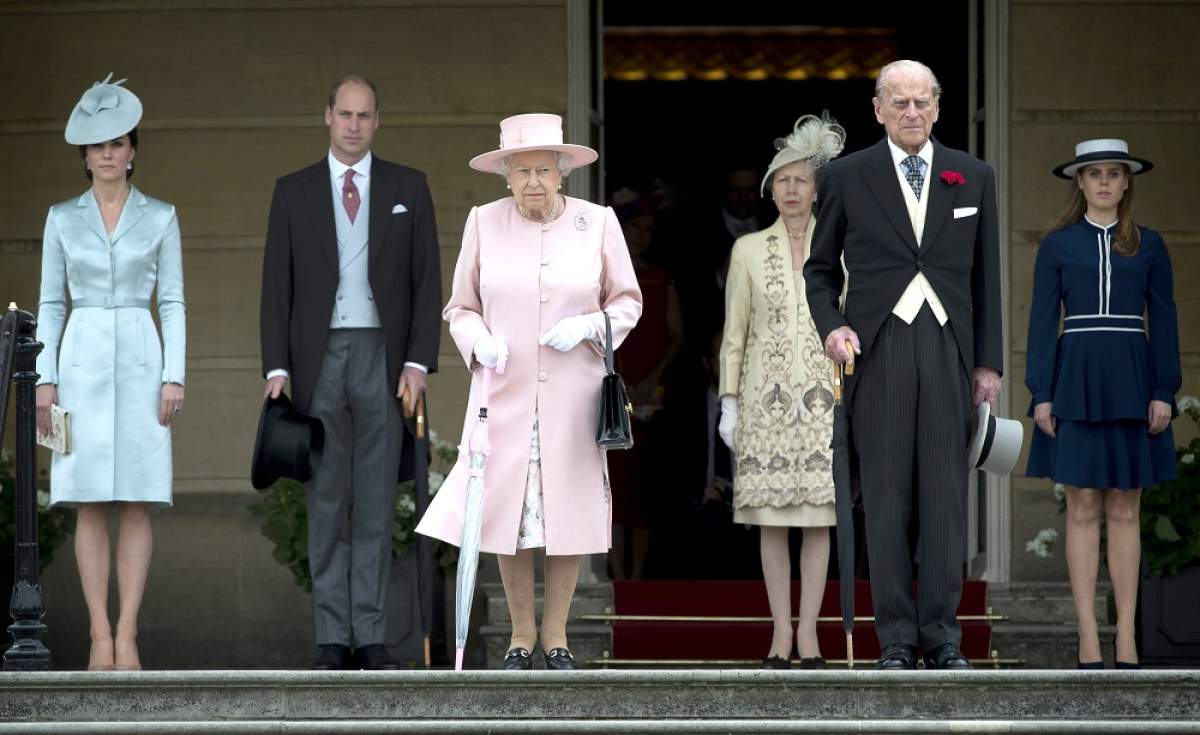 VIDEO / Vizită regală la #GrenfellTower! Cum s-a îmbrăcat  Elisabeta a II-a când s-a întâlnit cu supravieţuitorii incendiului