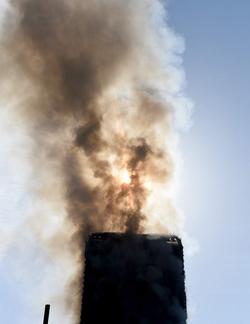 FOTO / Cine este bărbatul care a prins o fetița aruncată de la etaj în incendiul din Londra! Imagini emoționante