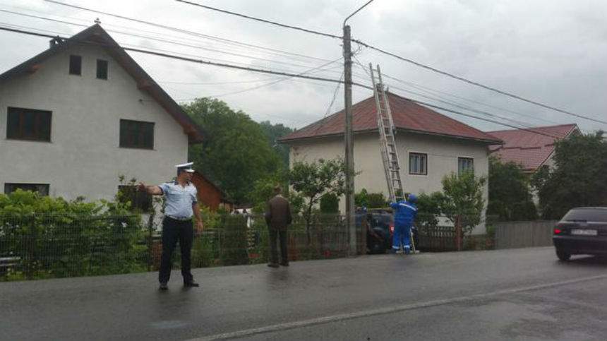 VIDEO / HALUCINANT! Motivul pentru care cei doi tineri au murit, după ce s-au răsturnat cu maşina