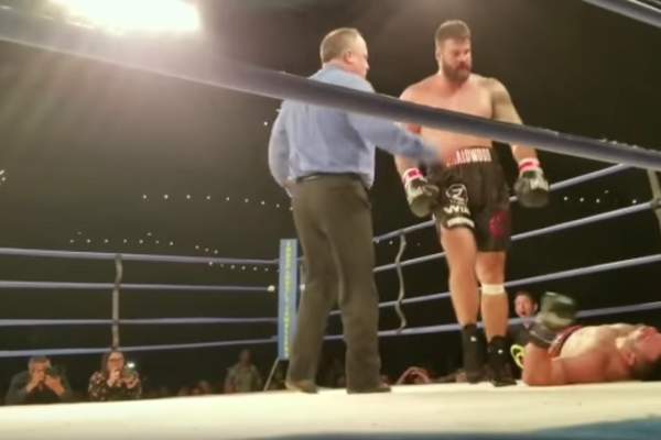 VIDEO / Tragedie în sport! Un pugilist celebru a decedat, după ce două zile a fost în moarte cerebrală!