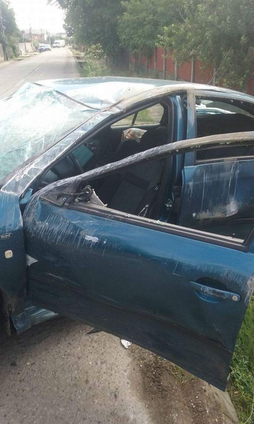 FOTO / Accident violent între două maşini! Printre victime se află trei copii! Medicii i-au dus de urgenţă la spital