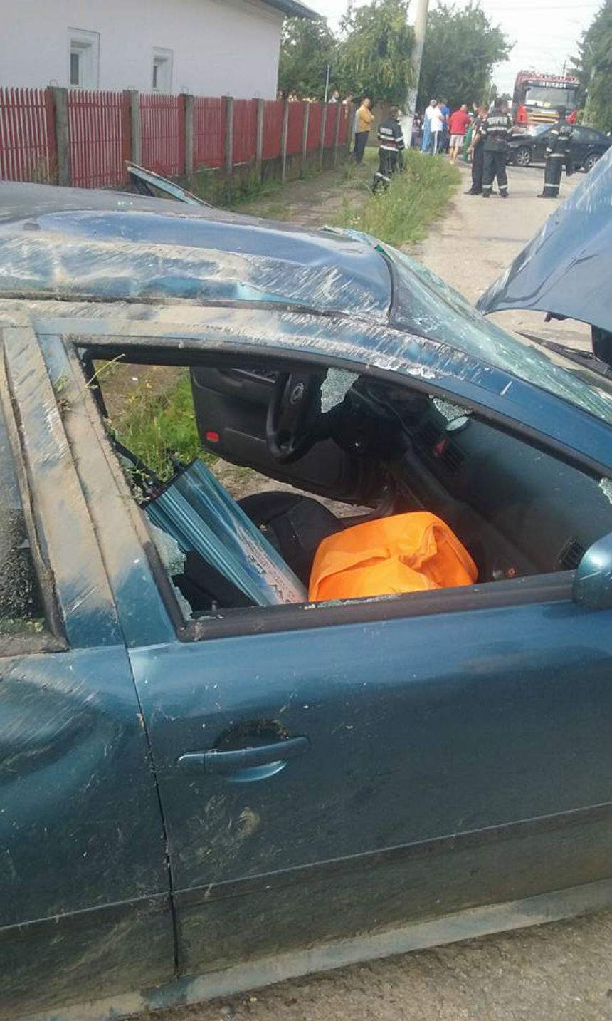 FOTO / Accident violent între două maşini! Printre victime se află trei copii! Medicii i-au dus de urgenţă la spital