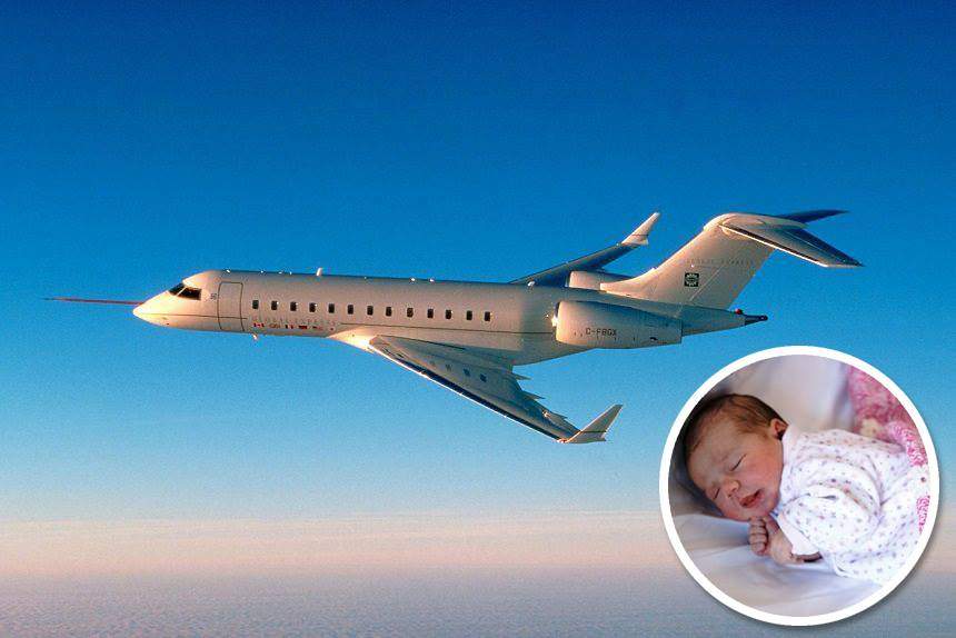 ŞOCANT / O tânără a fost nevoită să nască în AVION! Decizia INCREDIBILĂ luată de compania aeriană