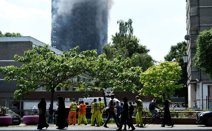 MIRACOLUL după incendiul de la Grenfell Tower din Londra. O familie dată dispărută a fost găsită după 5 zile