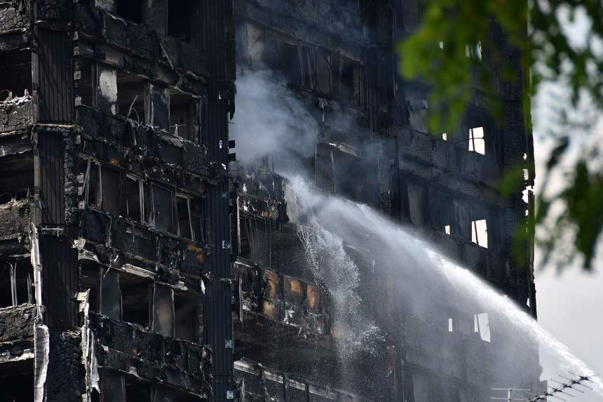 MIRACOLUL după incendiul de la Grenfell Tower din Londra. O familie dată dispărută a fost găsită după 5 zile