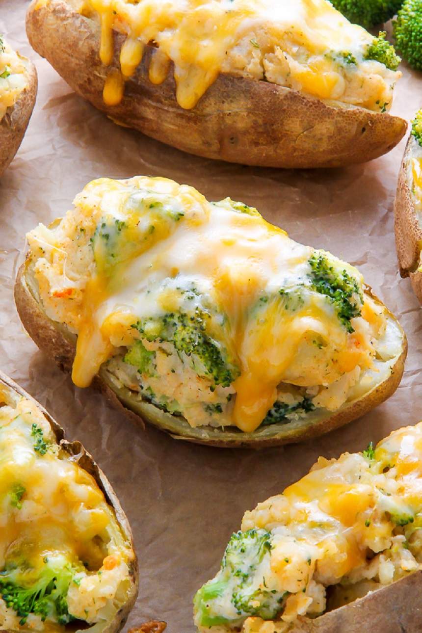 Preparatul care te va face să te apuci de gătit! Cartofi dublu-copţi cu broccoli şi brânză cheddar